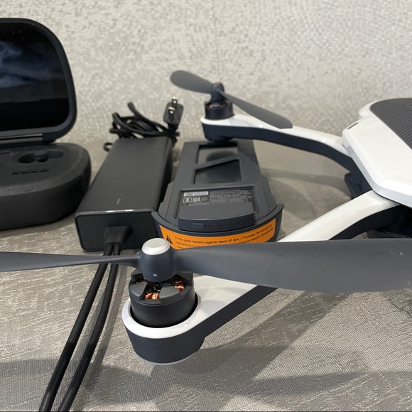 Drone Karma GoPro Hero 7 BUNDLE. Go pro camera excellent. Drone for parts/repair - Picture 8 of 14
